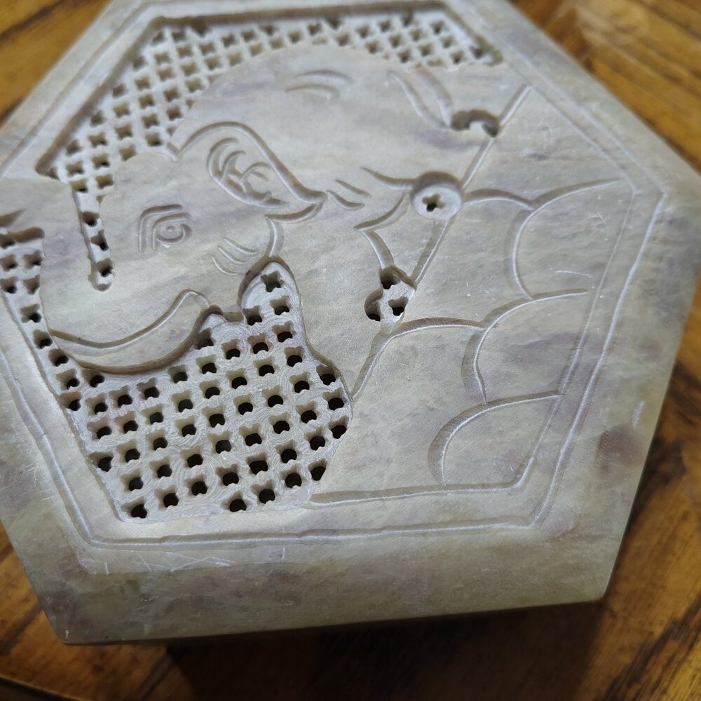 Small Soapstone Trinket Box with Elephant Detail - Picture 10 of 10